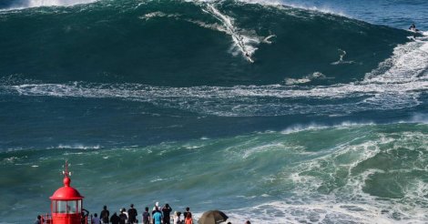 Garopaba/ A cerimônia reconhecerá/surfistas catarinenses/enfrentaram/ondas gigantes/Nazaré(Portugal) temp/ 2024/2025/neste sábado