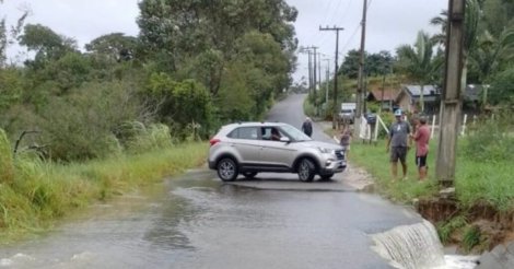  Imbituba / Garopaba / Excesso de chuva interdita seis ruas nos municípios, e ventania causa queda de árvores