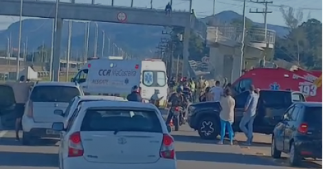  Imbituba / homem ameaça se jogar de viaduto e interdita a BR-101, na manhã desta segunda-feira