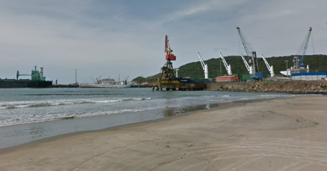  Imbituba /  Homem é encontrado morto, amarrado em embarcação em praia do município