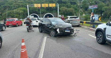 Acidente deixa um morto na saída de túnel em Florianópolis e causa trânsito intenso