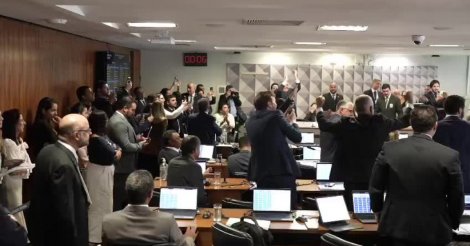 Acolumbre bate o martelo e diz que decisão da CPMI de quebra de sigilo de Lulinha é válida