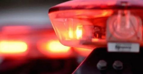 Adolescente e mulher são detidos por tráfico com quase meio quilo de drogas escondidas dentro de casa