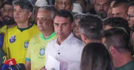 Aliados de Flávio Bolsonaro não conseguem contato com senador após notícia de fuga para a Argentina