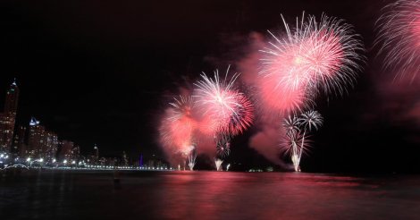 Ano-Novo 2026 é cancelado em famosa praia de SC após estrutura ser vandalizada