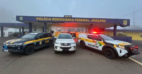 Ação conjunta da PRF e PMSC apreende R$ 1,5 milhão em drogas e veículo no Oeste de SC