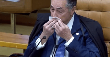 Aposentadoria publicada e mal-estar: Barroso passa mal no STF e é internado em Brasília