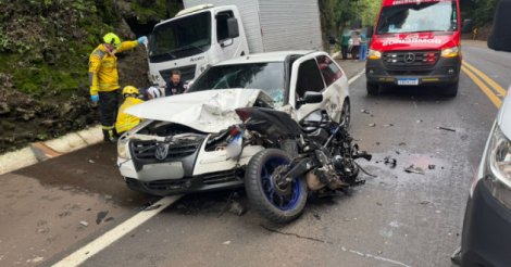 Batida entre 8 veículos bloqueia BR-282, deixa uma pessoa morta e feridos em SC