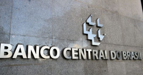 BC diz que Selic deve ser mantida em 15% por período prolongado