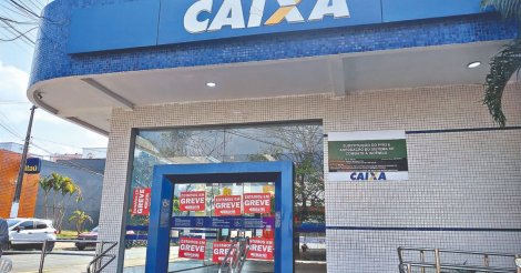 Caixa decide entrar em greve, mas bancários do Itaú, Santander e Bradesco aprovam nova convenção coletiva