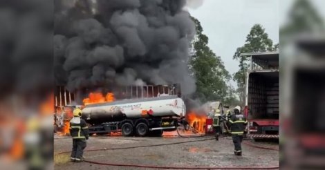 Caminhão-tanque pega fogo em pátio de transportadora em Criciúma