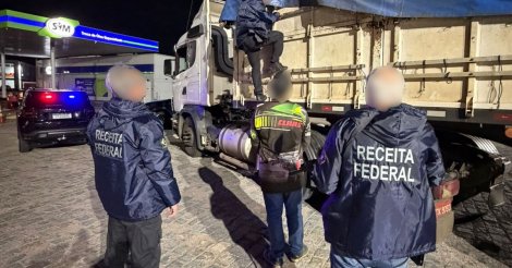 Carreta com carga de ração animal escondia ‘surpresa ilegal’ milionária em SC