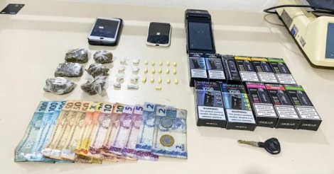 Casal é preso com drogas e produtos de contrabando