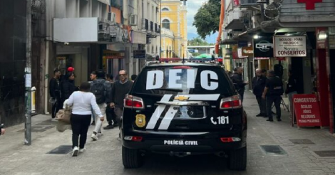 Centro de Florianópolis é alvo de ação contra pirataria com apreensão milionária