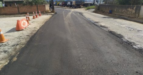CIM-Amurel concluiu nesta quinta (25) a pavimentação da primeira rua de um pacote de quatro vias, em Imbituba