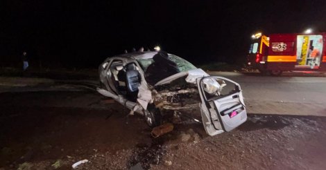 Colisão grave entre dois carros na ‘curva da morte’ deixa um morto e duas mulheres feridas em SC
