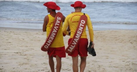 Com praias cheias, temporada de verão em SC registra 149 salvamentos por afogamento
