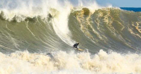 Competição de ondas grandes ocorre hoje, em Laguna