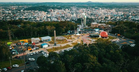 Criciúma comemora 100 anos com baile especial para idosos