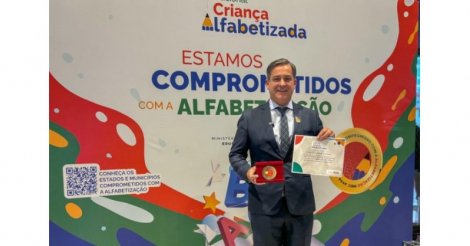 Criciúma recebe Selo Ouro por excelência na alfabetização infantil
