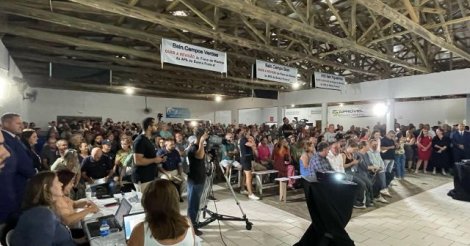 Deputada propõe fim da APA da Baleia Franca em audiência pública