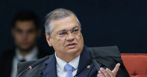 Dino determina que Três Poderes revisem e suspendam 'penduricalhos' ilegais do serviço público; decisão será analisada no dia 25