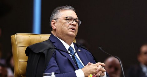 Dino pede vista e adia julgamento de Moraes em meio à escalada da tensão entre ministros do STF