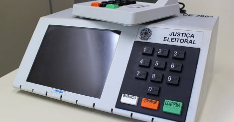 Disputa pelo Senado segue acirrada em Santa Catarina