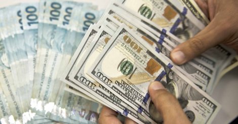 Dólar fecha em R$ 5,91, com impacto do ‘tarifaço’ e temores de guerra comercial; Ibovespa cai