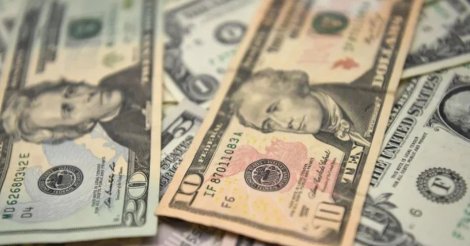 Dólar tem forte queda e fecha a R$ 5,94, com 'tarifaço' de Trump no radar