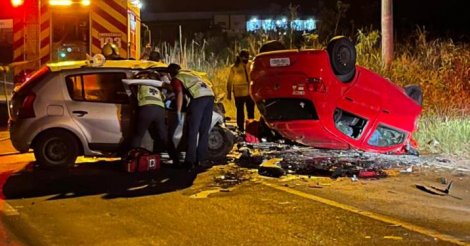 Duas pessoas morrem e criança fica ferida após grave acidente em Criciúma