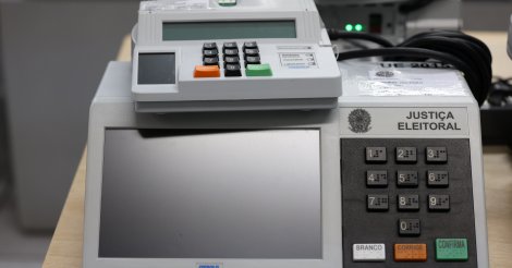 Eleições mudam formato e eleitor verá 6 fotos na urna eletrônica ao registrar os dois votos para senador