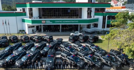 Em Florianópolis, Governo de SC entrega 56 novas viaturas e equipamentos para reforçar a Polícia Penal