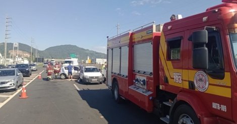 Engavetamento na BR-101 em Tubarão deixa mulheres feridas