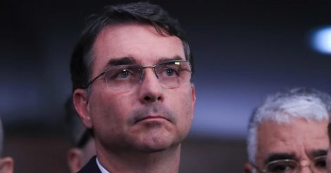 Flávio Bolsonaro desiste de participar de debate da Globo e revela motivo