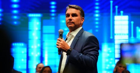 Flávio Bolsonaro desiste de pedir anulação da eleição e muda estratégia para tentar cassar chapa de Lula