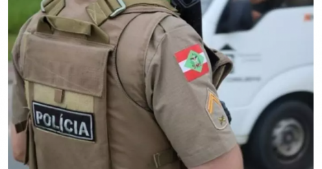 Garopaba / Dupla é presa por tráfico de drogas em / com cocaína, maconha, haxixe, LSD, ecstasy e quase R$ 3 mil