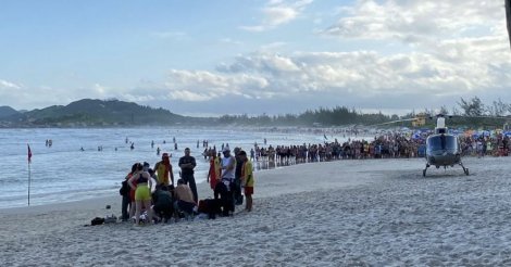 GAROPABA / Homem é resgatado inconsciente após pular de costão na Praia da Ferrugem
