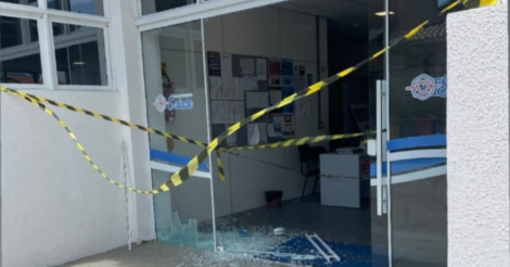 Garopaba / Paciente Quebra Porta da Farmácia Municipal na cidade