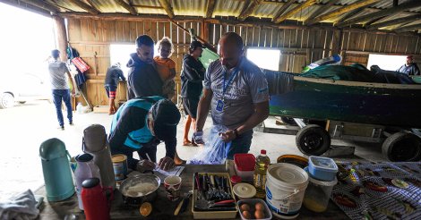 Garopaba / Prefeitura entrega cestas básicas e camisetas térmicas/pescadores como incentivo/pesca na safra da tainha