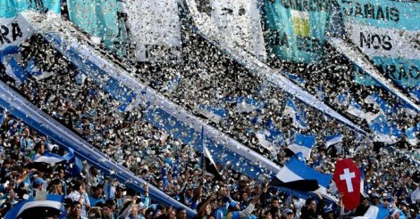 Grandes clubes do futebol brasileiro enfrentam risco de bebaixamento em 2025
