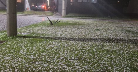 Granizo deixa estragos e capital catarinense decreta situação de emergência