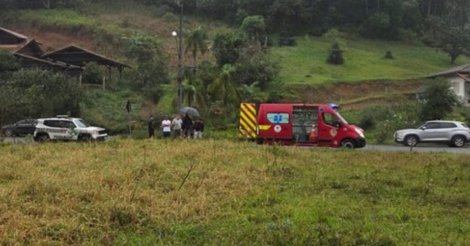 Homem é encontrado morto após invadir imóveis e causar tumulto em SC