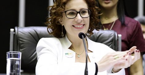 Hugo Motta quebra o silêncio após prisão de Carla Zambelli