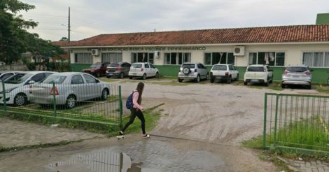Imbituba / Adolescente suspeito de traficar em frente a escola é apreendido com cocaína 