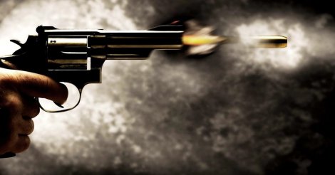 IMBITUBA /  Após briga de trânsito, homem dá tiros no meio da rua em plena luz do dia e é preso em casa com armas e munições