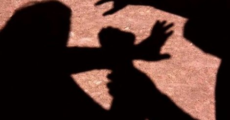 IMBITUBA / Homem é agredido por grupo com socos e chutes após repreender crianças