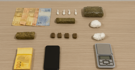 Imbituba / Homem é preso com cocaína, maconha, haxixe e mais de R$ 9 mil na cidade