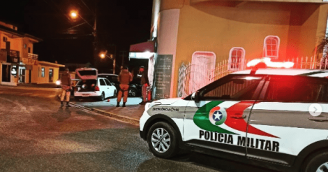 Imbituba / Jovens são presos pela PM nesta segunda-feira (23), no município