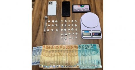 IMBITUBA / Mulher é presa em tele-entrega de drogas no Bairro de Nova Brasília